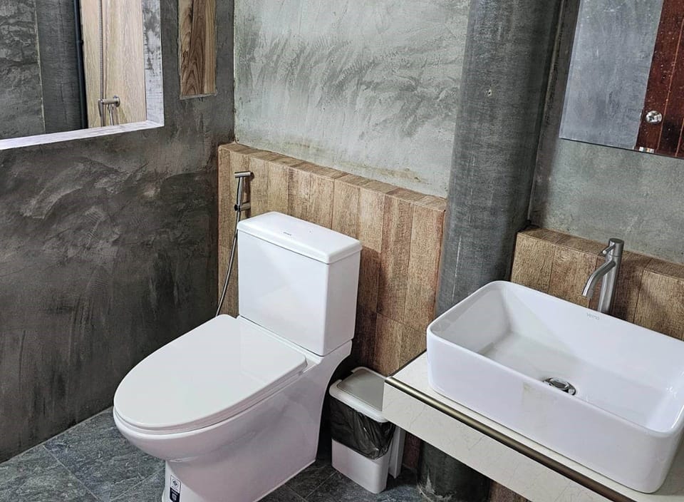 Standard Room | Bathroom | Shower, rainfall showerhead, free toiletries, slippers