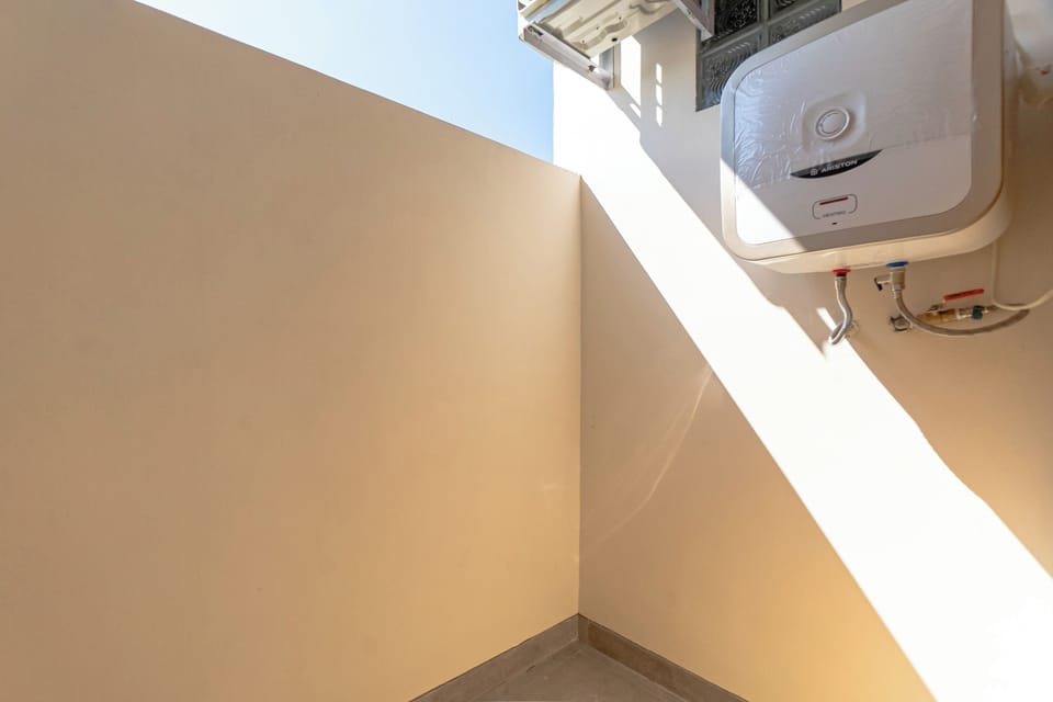 Deluxe Room | In-room safe, desk, iron/ironing board, free WiFi