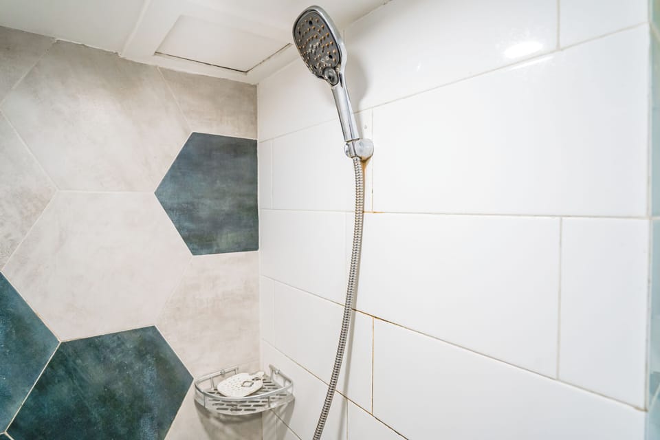 Family Suite | Bathroom | Shower, towels, soap