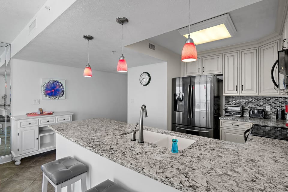 Full kitchen