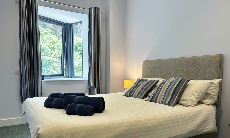 Classic Double Room, Non Smoking, Mountain View | Free WiFi, bed sheets
