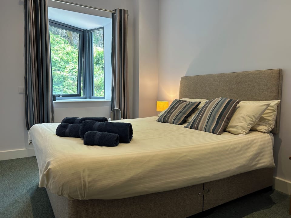 Classic Double Room, Non Smoking, Mountain View | Free WiFi, bed sheets