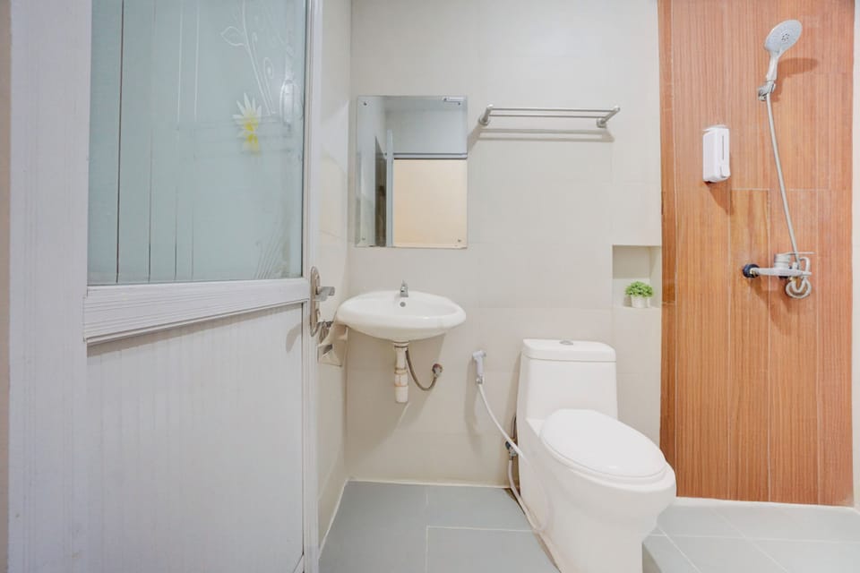 Double Room | Bathroom | Shower, towels, soap