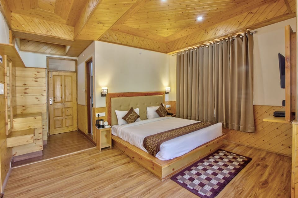 Deluxe Double Room, Mountain View | Free WiFi