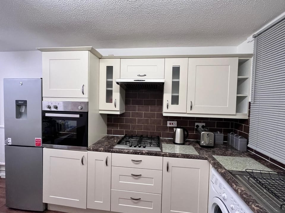 House | Private kitchen | Fridge, microwave, oven, stovetop