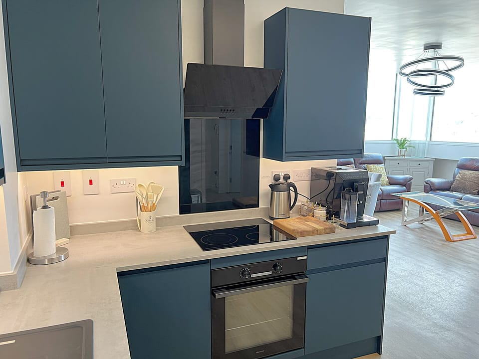 Apartment | Private kitchen | Fridge, microwave, oven, stovetop