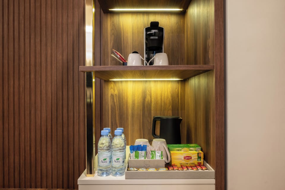 Standard King Room | Egyptian cotton sheets, premium bedding, pillowtop beds, minibar