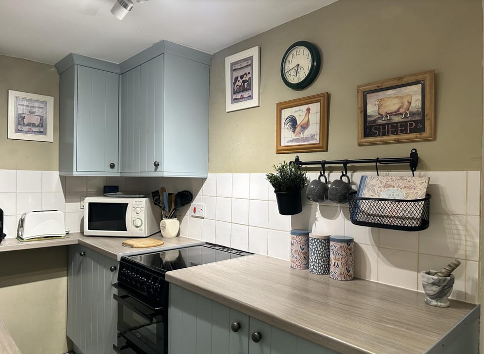 House | Private kitchen | Fridge, microwave, oven, stovetop