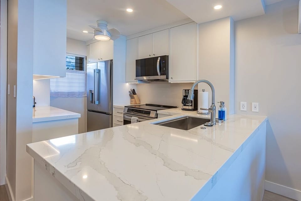 Condo, 2 Bedrooms | Private kitchen | Fridge, oven, stovetop, coffee/tea maker