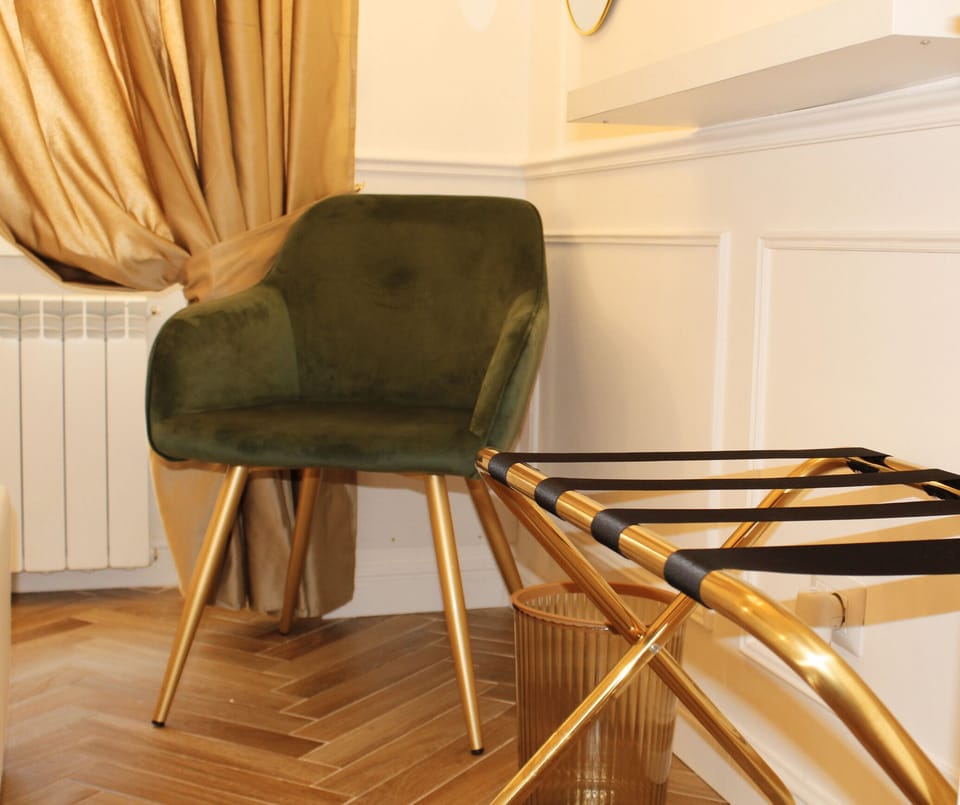 Minibar (some free items), soundproofing, WiFi (free)