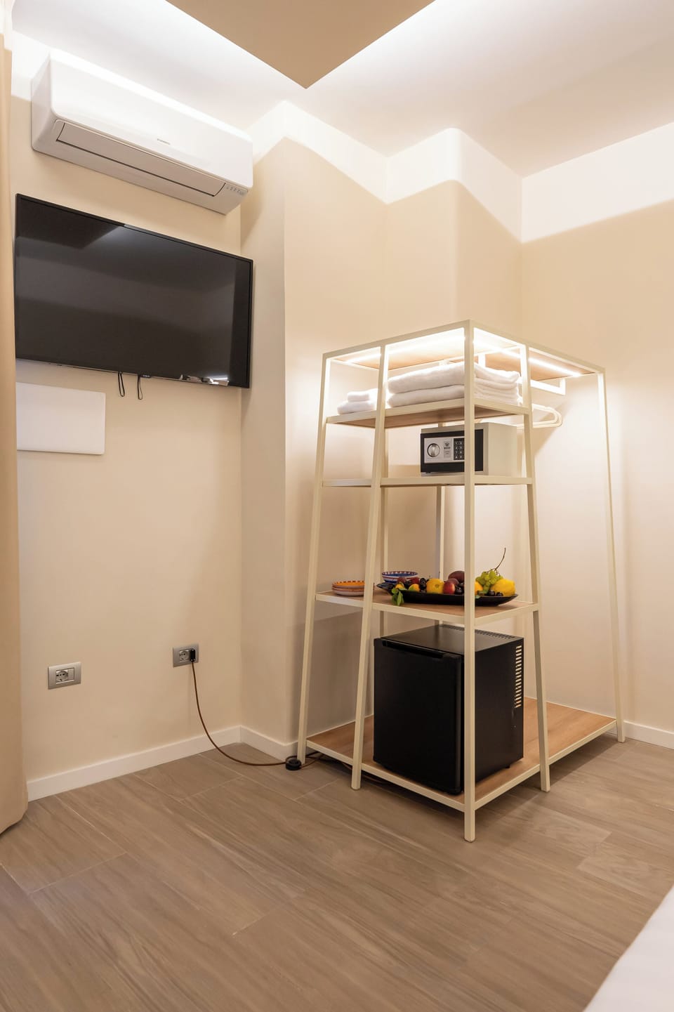 Family Quadruple Room | Egyptian cotton sheets, premium bedding, in-room safe, desk