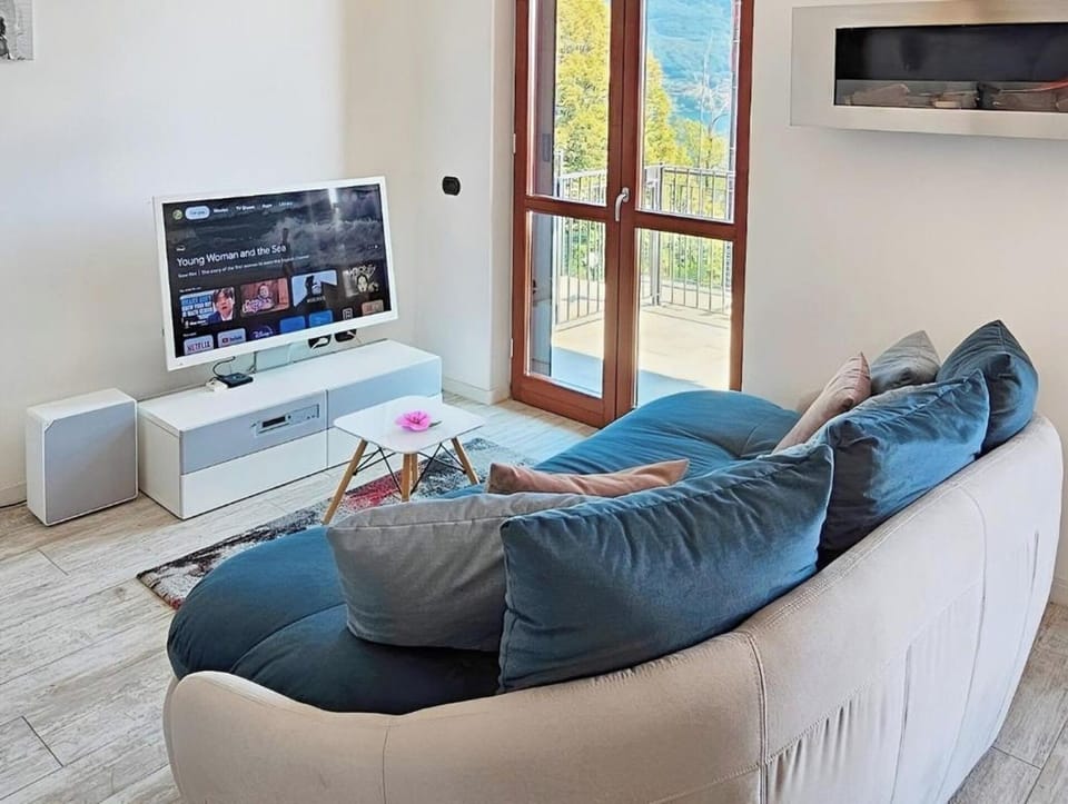 Luxury sofa with smart TV (Lake View)