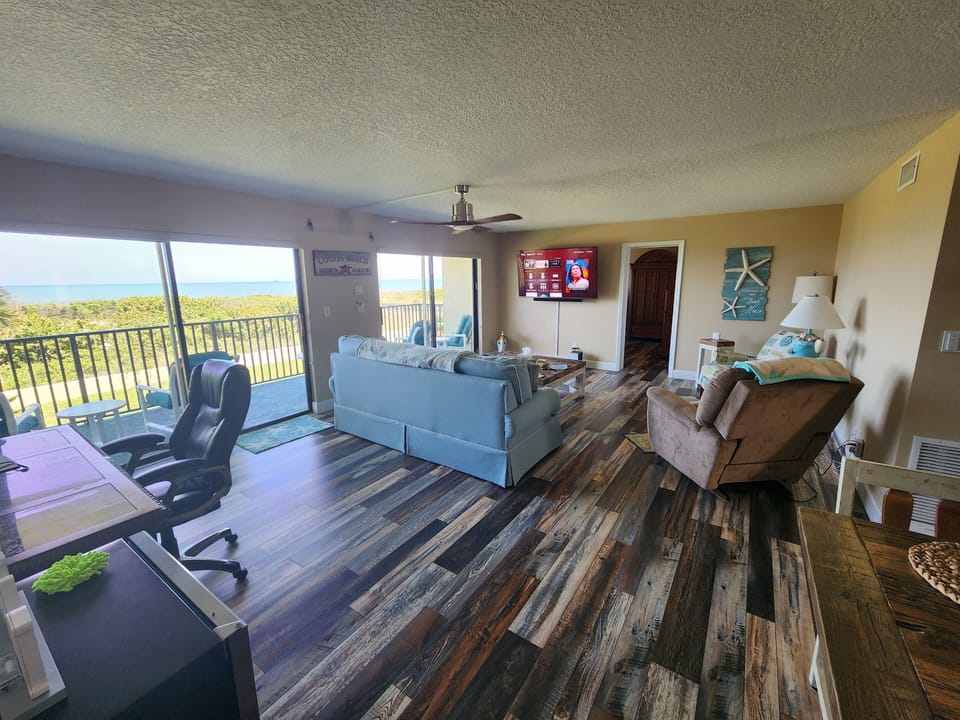 Expansive Living with views