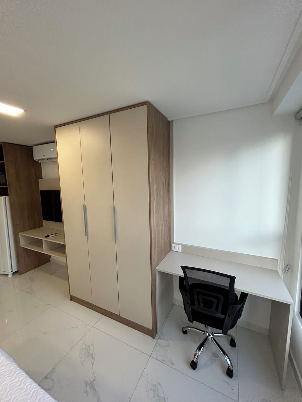 Apartment | Hypo-allergenic bedding, laptop workspace, blackout drapes