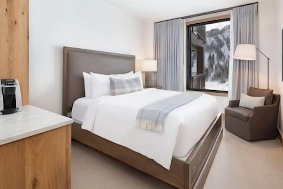 Unit with comfortable King size bed