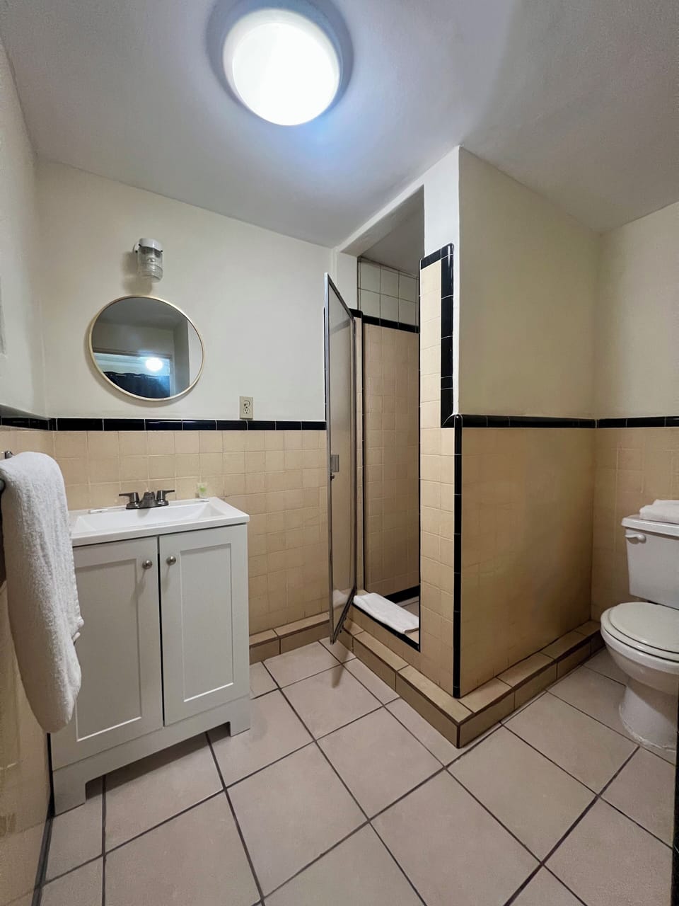 Room, 1 Double Bed | Bathroom | Shower, free toiletries, towels, soap