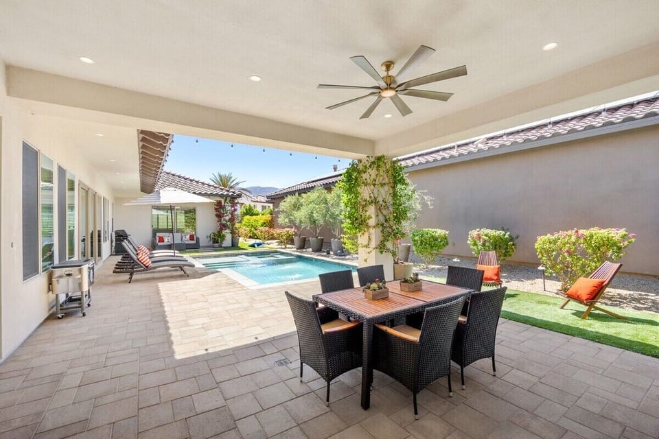 Sit at the outdoor dining table and enjoy a nice day by the pool.