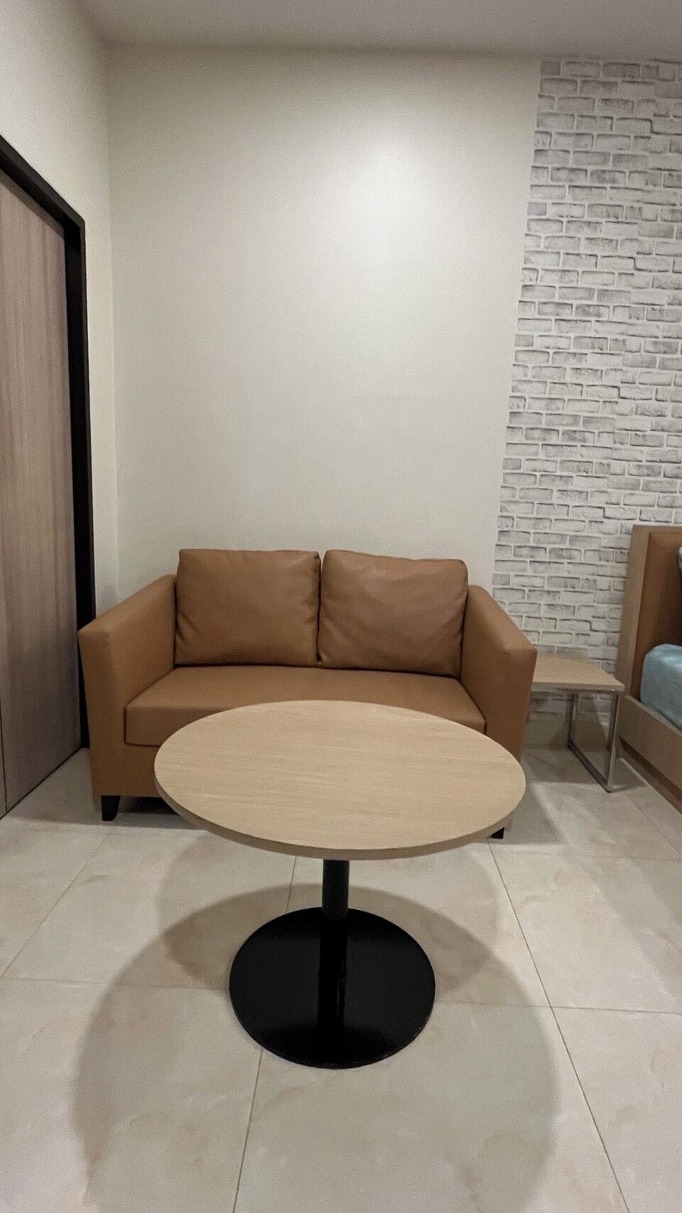 In-room safe, bed sheets