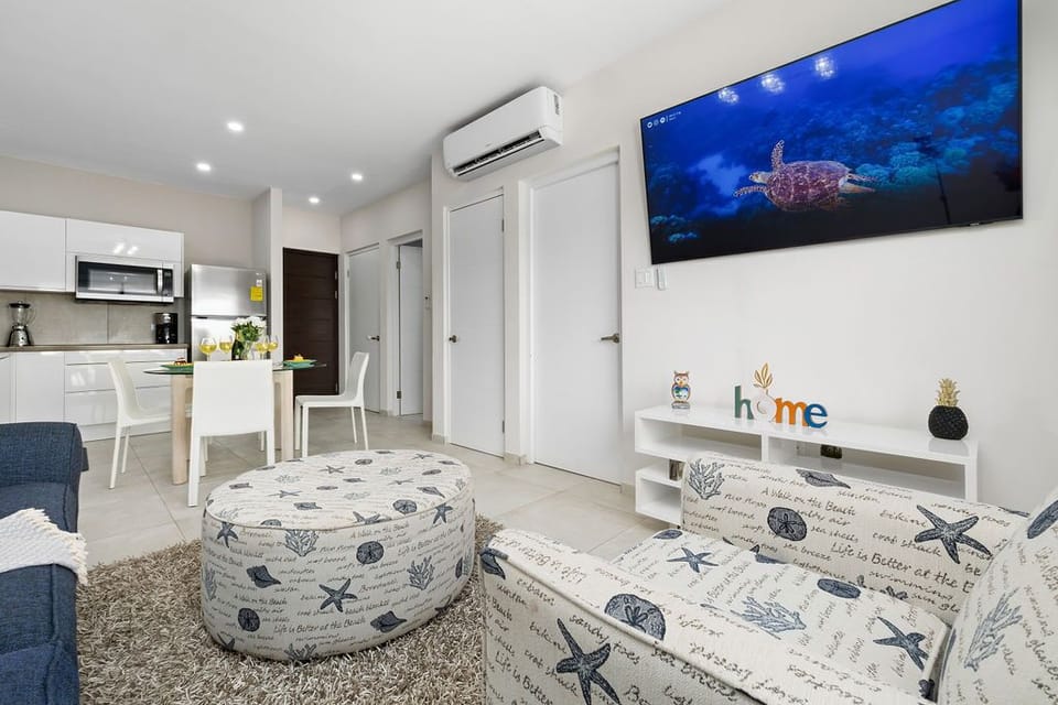 1BR Gold Coast  Pools  Tennis  Gym  Security (22830)