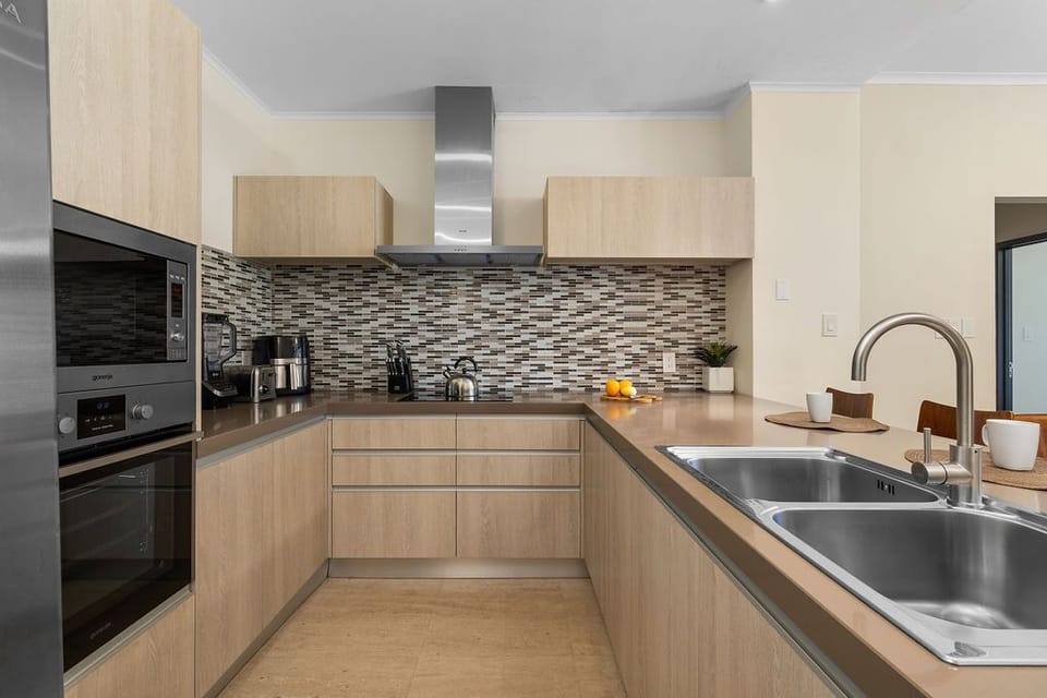 Equipped with all the essentials, it's designed to meet all your cooking needs, whether you're whipping up a quick snack or preparing a full-course dinner.