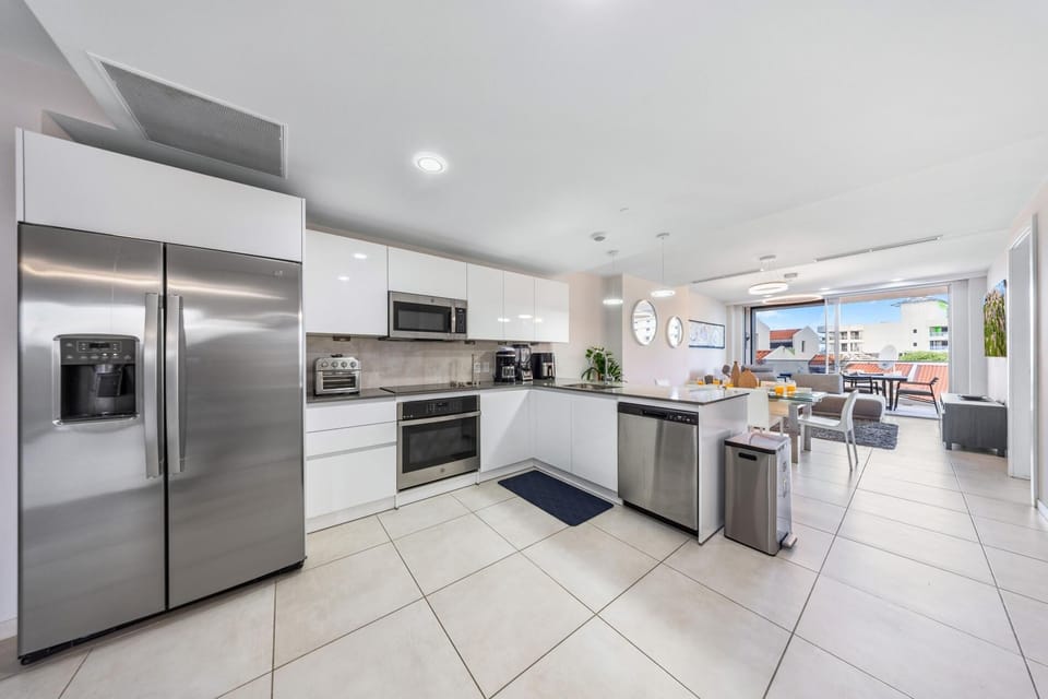 Eagle Beach Modern 2BR2BA Beachfront Condo w/ Pool (23458)