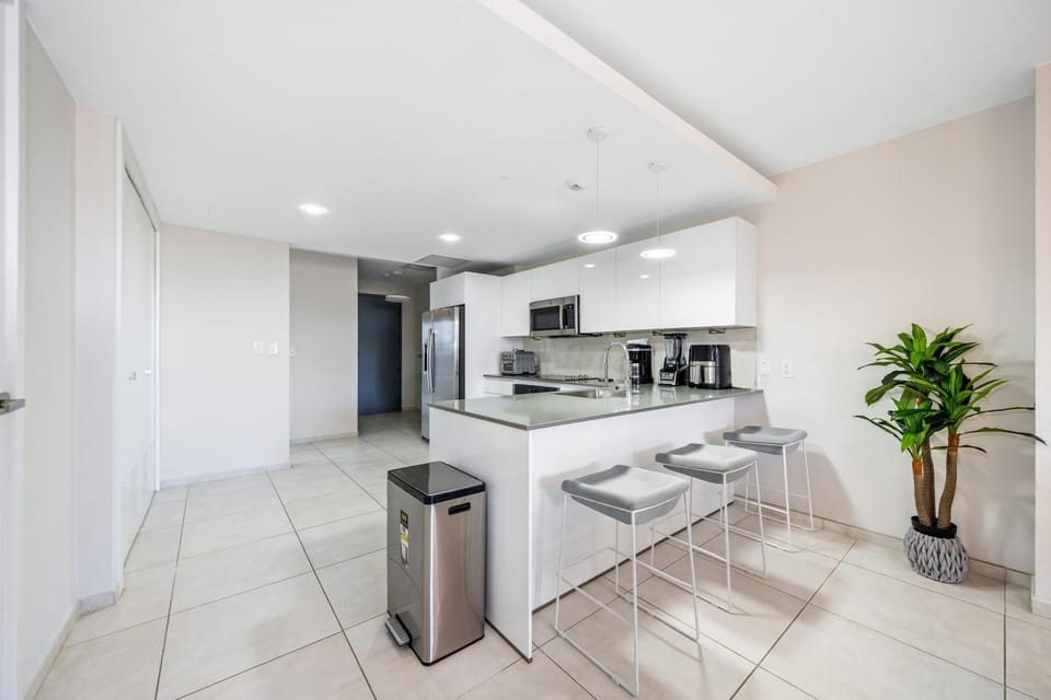 Eagle Beach Modern 2BR2BA Beachfront Condo w/ Pool (23460)