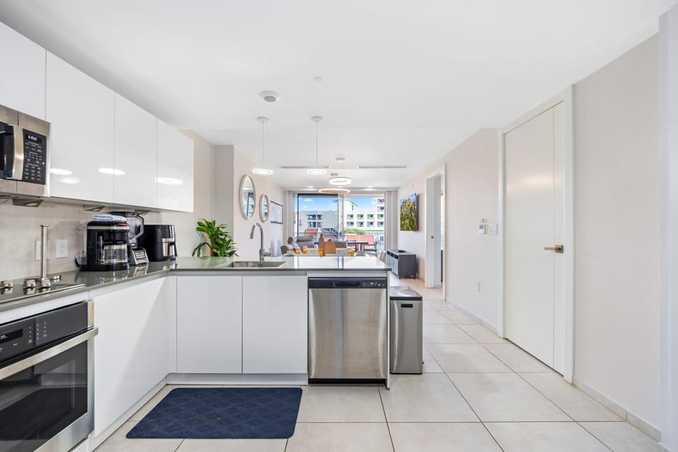 Eagle Beach Modern 2BR2BA Beachfront Condo w/ Pool (23461)