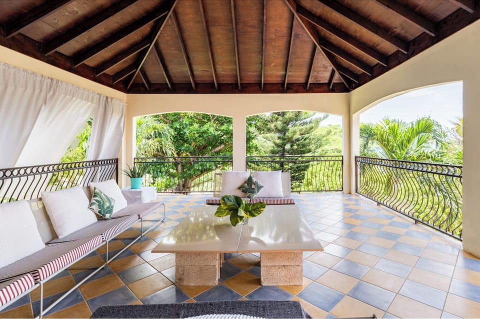 Upstairs Seaview balcony 
