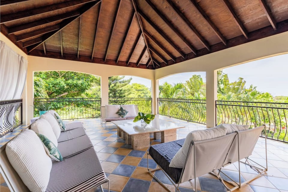 Upstairs Seaview balcony