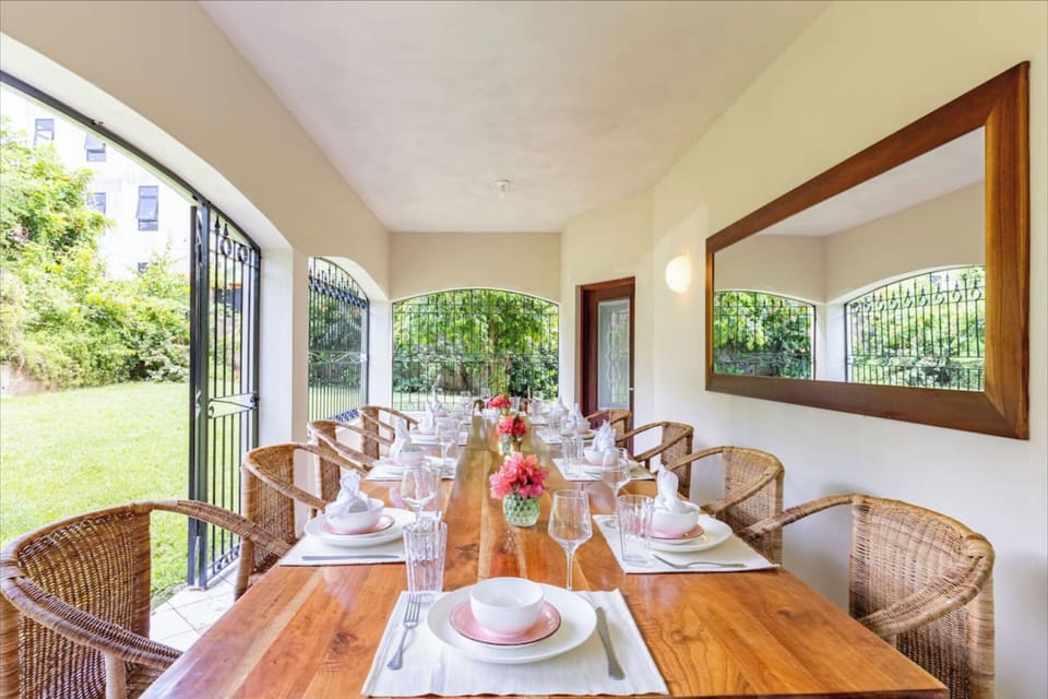 Outdoor dinning area with seating up to 20ppl