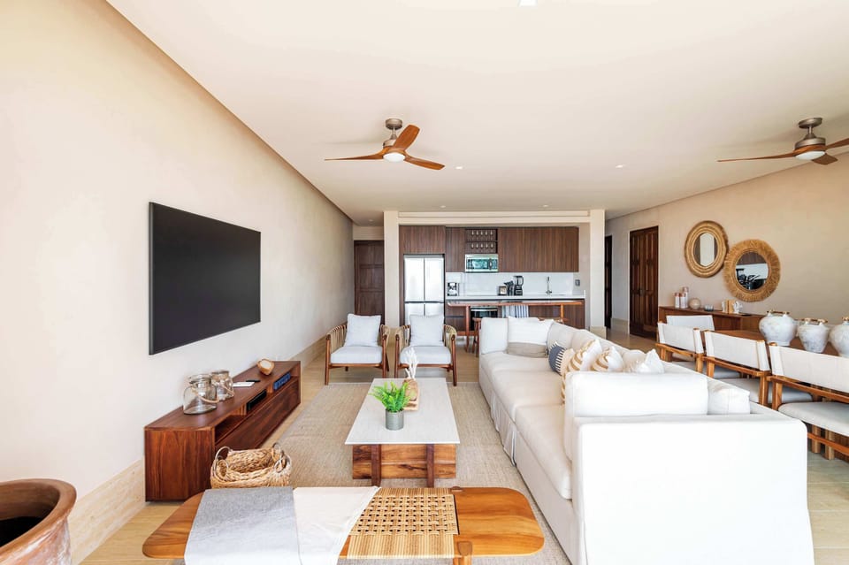 Sala, cocina, entrada