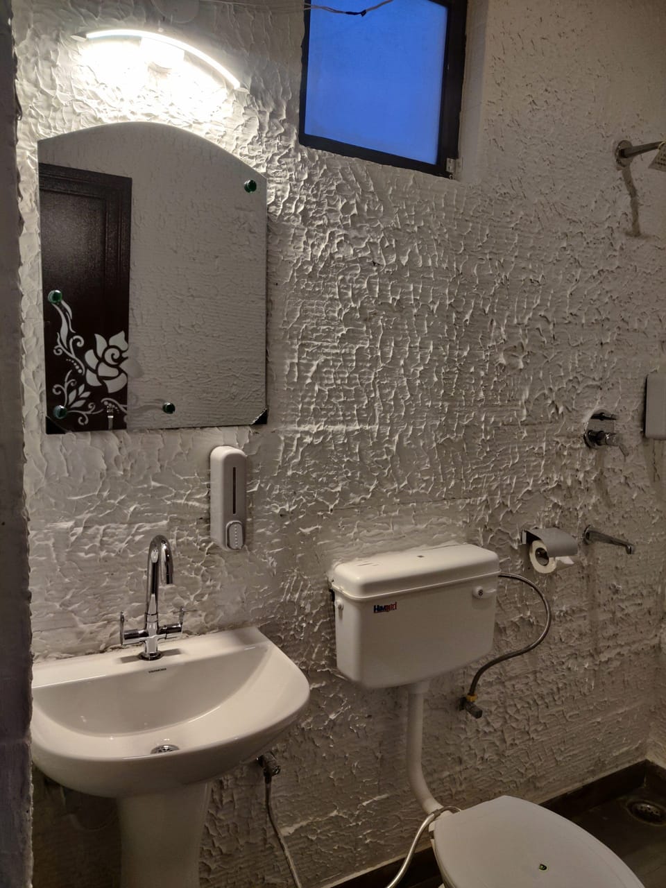 Comfort Cottage, Balcony | Bathroom | Free toiletries, bidet, towels, soap