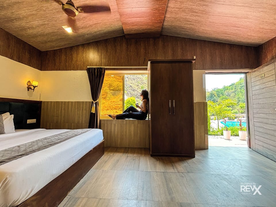 Family Room | Soundproofing, rollaway beds, free WiFi