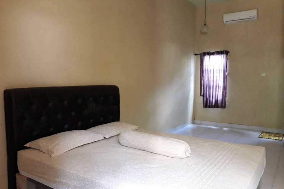 WiFi (free), bed sheets