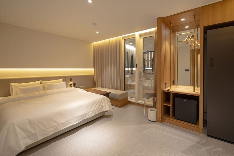 Room, Terrace (Outdoor Terrace) | Premium bedding, desk, free WiFi, bed sheets