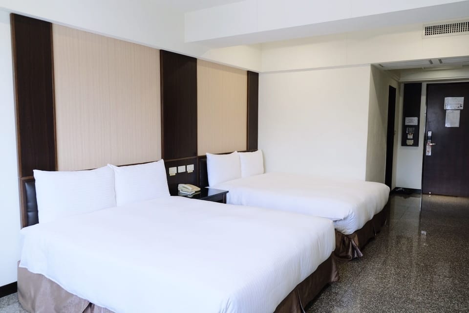 Classic Quadruple Room | Desk, laptop workspace, free WiFi