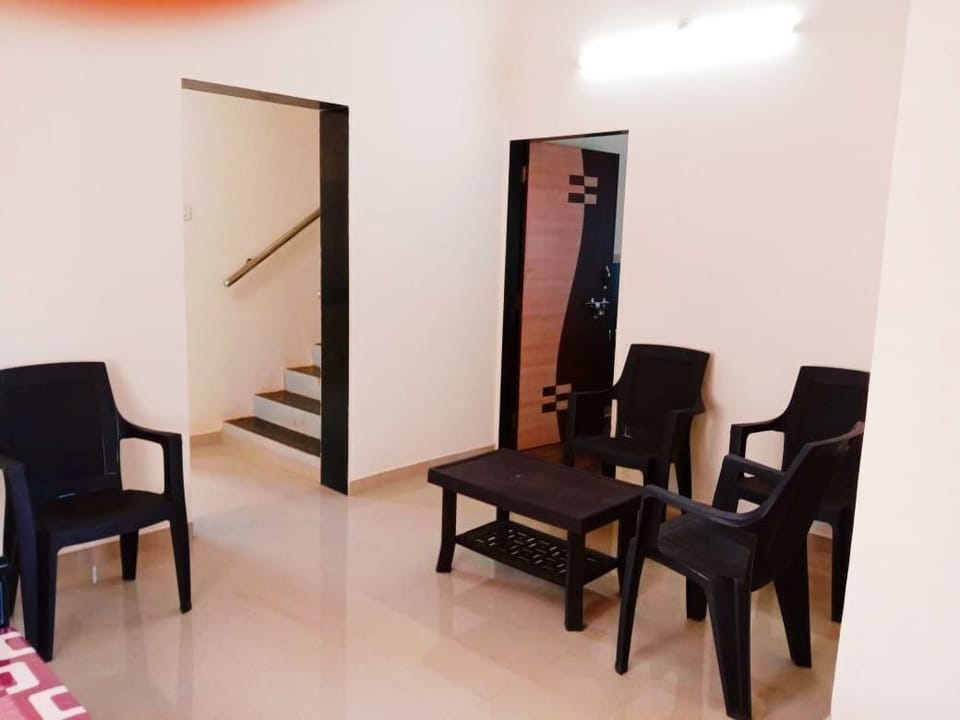 Deluxe Bungalow, Balcony | Living area