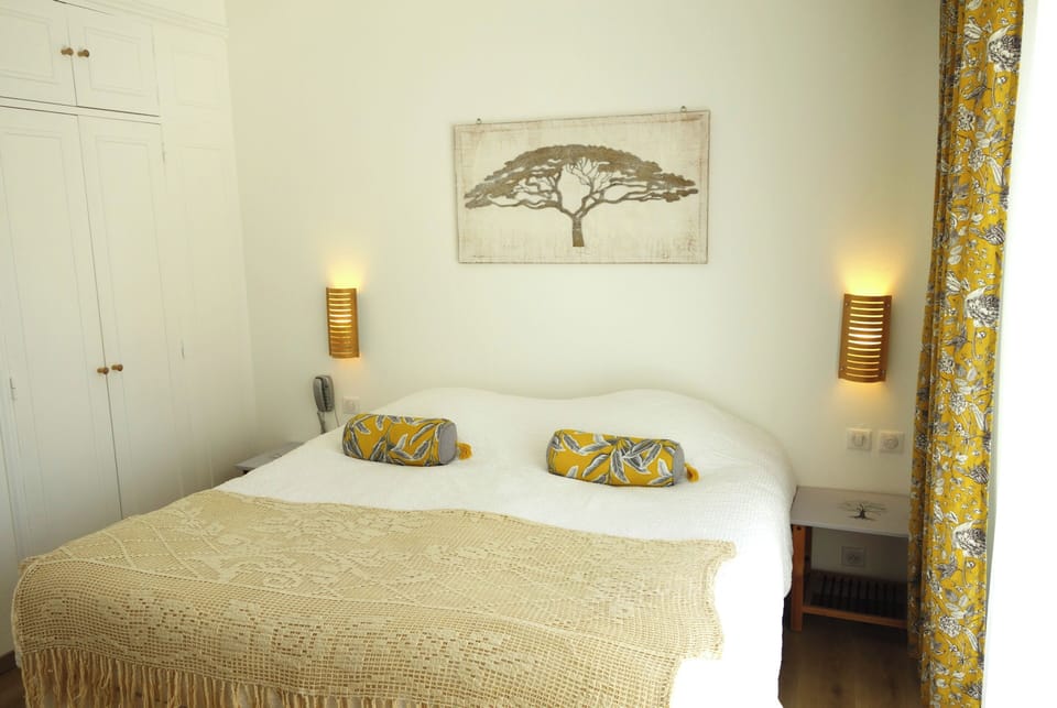 Superior Double Room, Balcony, Pool View | Desk, soundproofing, free WiFi, bed sheets