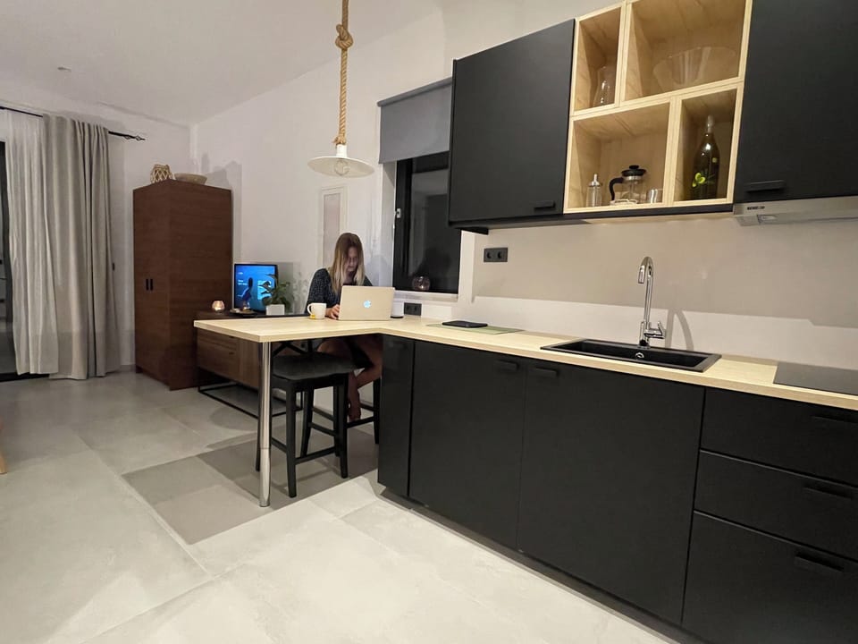 Studio | Private kitchen | Fridge, stovetop, electric kettle, highchair