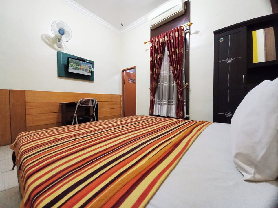 WiFi (free), bed sheets