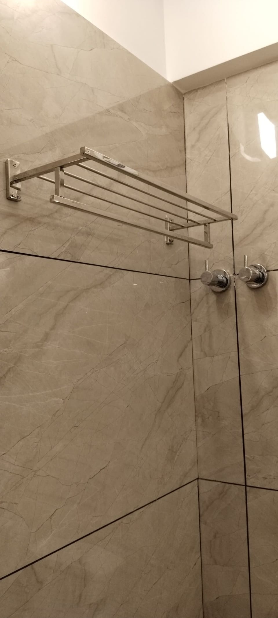 Deluxe Double Room | Bathroom | Separate tub and shower, towels, soap, shampoo