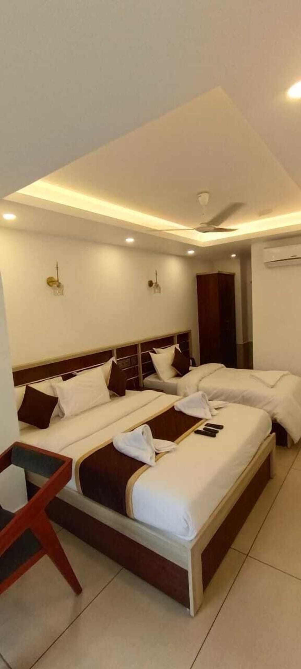 Superior Triple Room, City View | Desk, soundproofing