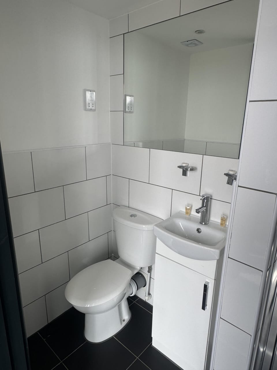 Apartment | Bathroom | Shower, towels