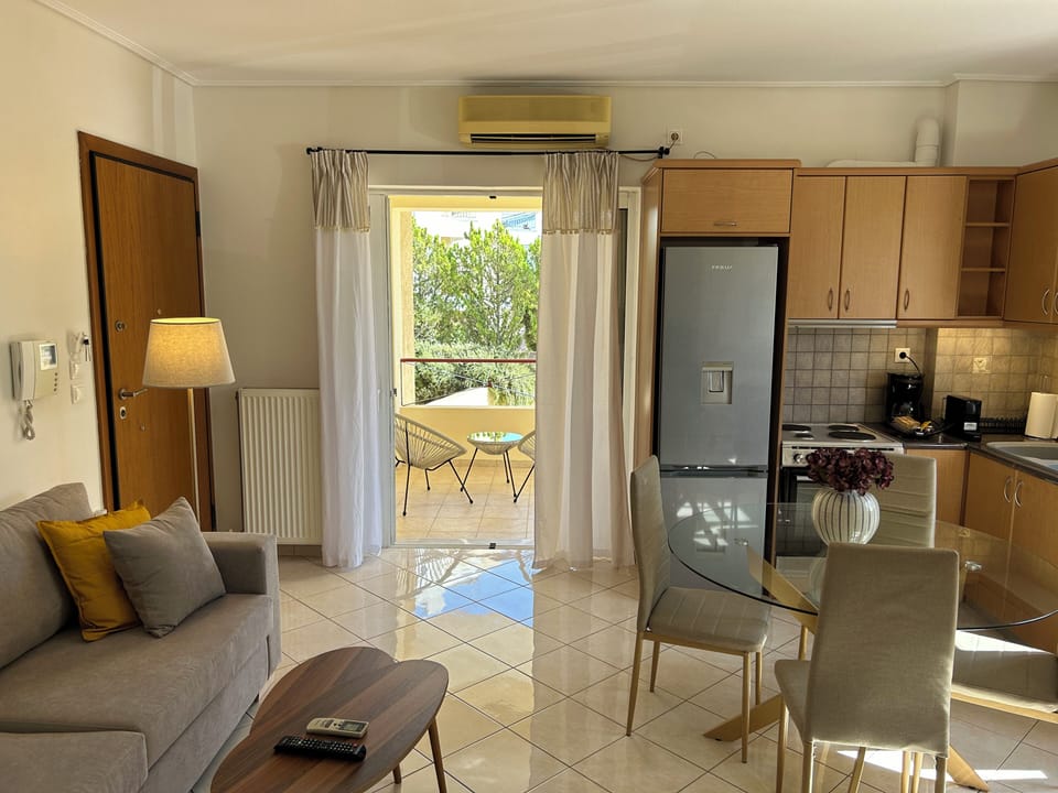 Comfort Apartment, City View | Living area | 32-inch flat-screen TV with digital channels, fireplace