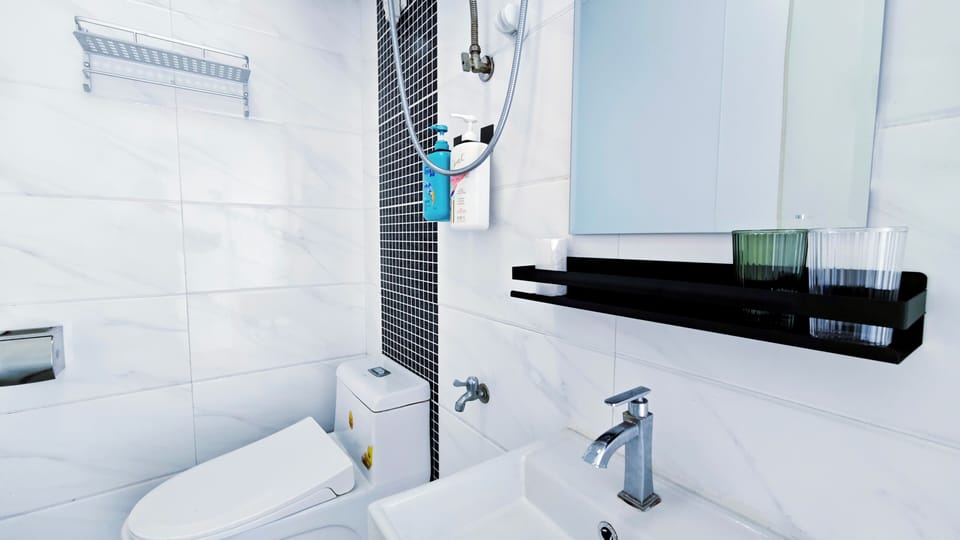 Standard Room | Bathroom | Shower, free toiletries, hair dryer, slippers