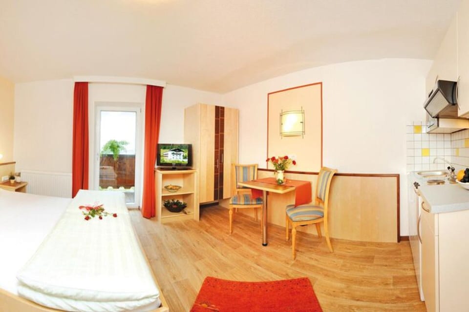 Apartment | 1 bedroom, bed sheets