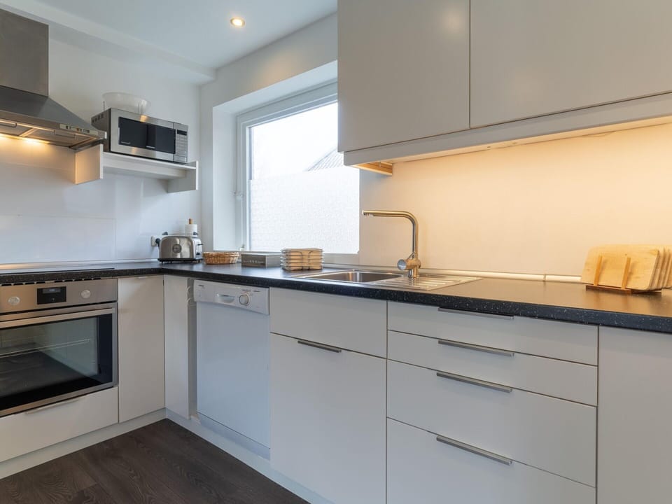 Apartment | Private kitchen | Electric kettle, toaster