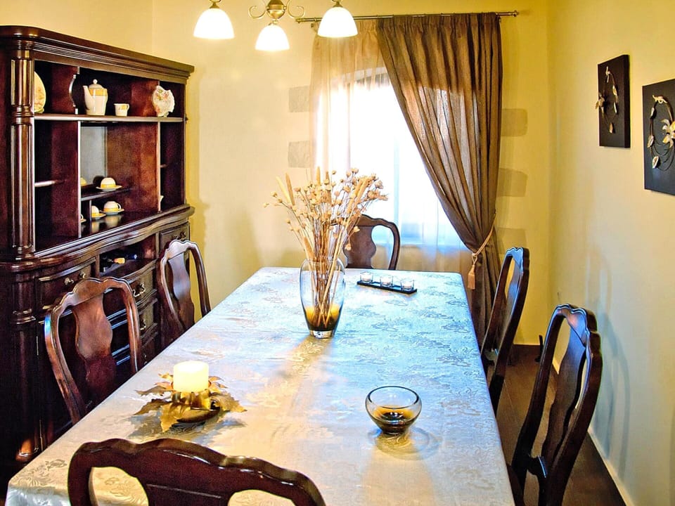 Villa | Dining