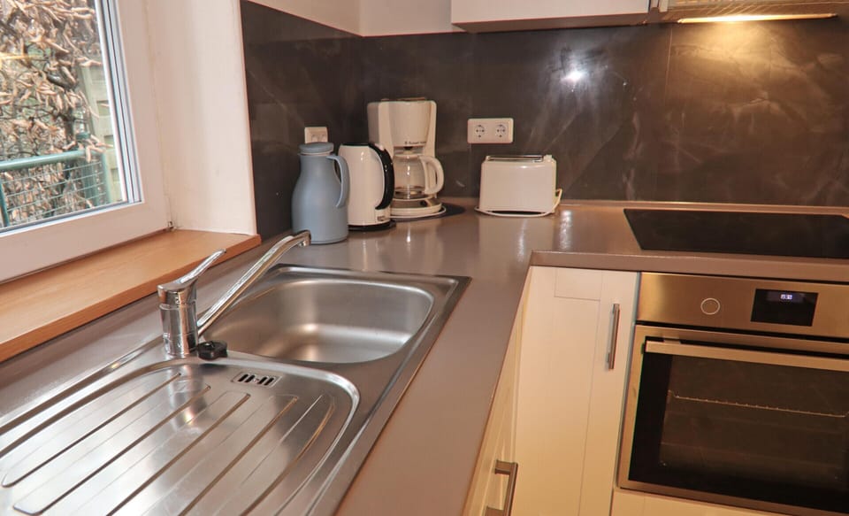 House | Private kitchen | Electric kettle, toaster, highchair