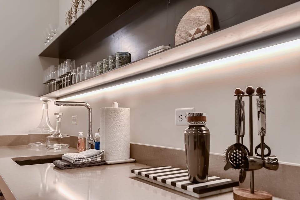 House, 6 Bedrooms | Private kitchen | Fridge, oven, coffee/tea maker, electric kettle